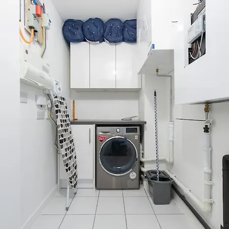 Stunning Luxury 2 Bedroom Apartment London