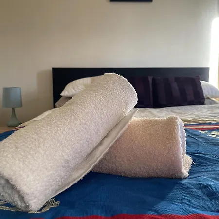 Holiday home Comfortable 2-bed House In Zone 2 *