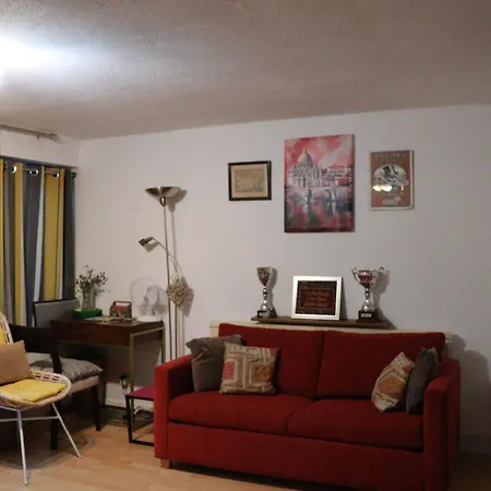 Holiday home Comfortable 2-bed House In Zone 2