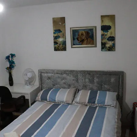 Comfortable 2-bed House In Zone 2 Holiday home