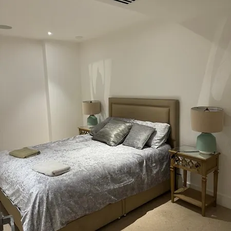 Apartment 2 Bed 2 Bath - Amazing Views Of And River Thames