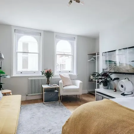 Hello, Fitzrovia! Apartment
