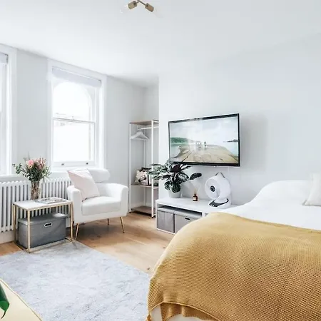 Hello, Fitzrovia! *
