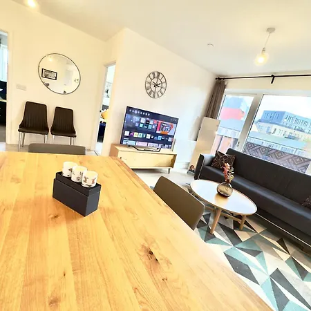 3bedroom, 2bathroom, Balcony,luxury Flat Westfield Apartment
