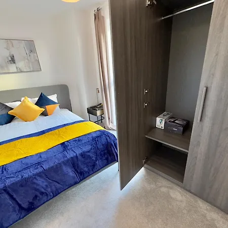 Apartment 3bedroom, 2bathroom, Balcony,luxury Flat Westfield *