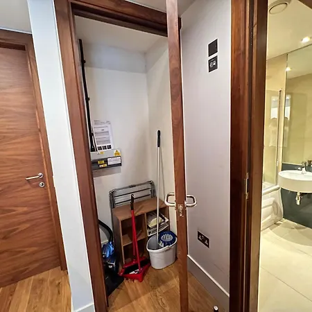 Apartment Deluxe Entire Flat At Farringdon Station London