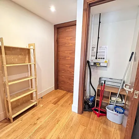 Deluxe Entire Flat At Farringdon Station Apartment London