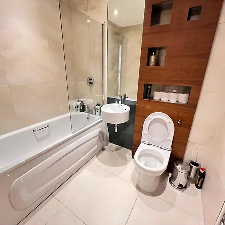 Deluxe Entire Flat At Farringdon Station 伦敦