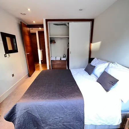 Deluxe Entire Flat At Farringdon Station London