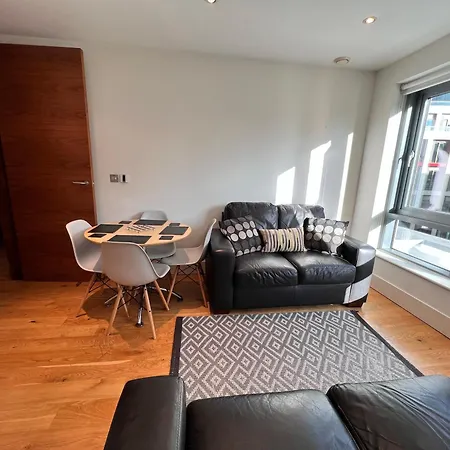Deluxe Entire Flat At Farringdon Station Apartment London