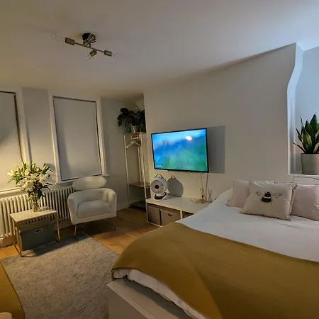Hello, Fitzrovia! Apartment *