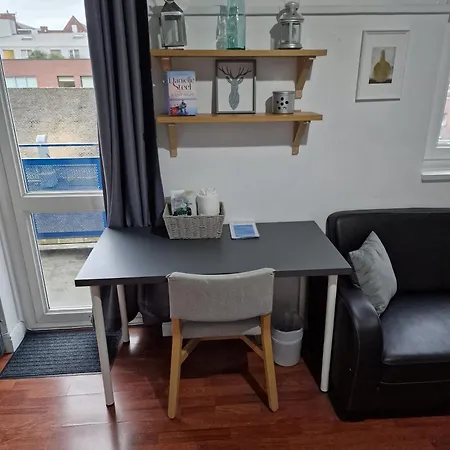 Spacious Private Balcony - Central - Zone 1 - Elephant And Castle Homestay *