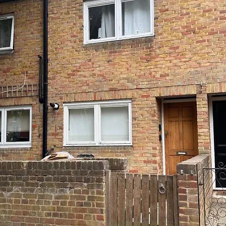 Clapham Garden Near Battersea Park * Londra