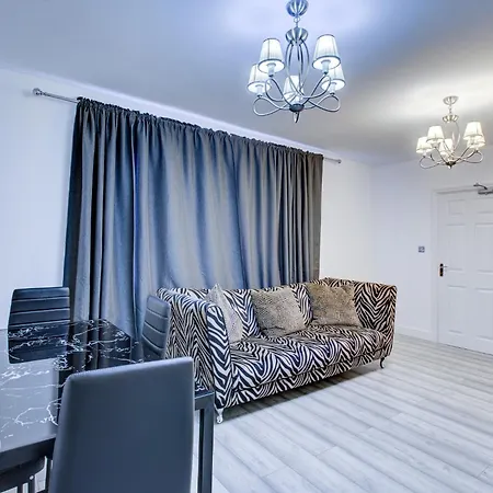 Villa Crossville Homes - 7 Bed House, 3 Baths, 3 Parking