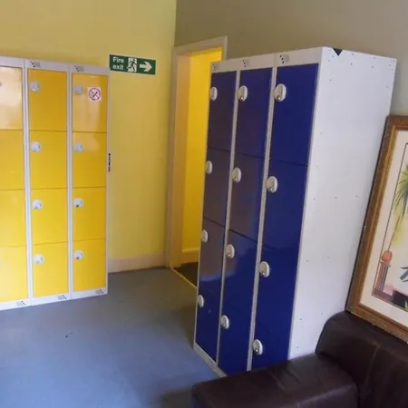 Arsenal Tavern Hostel *