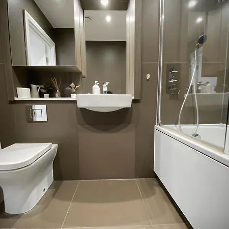 Spacious 2 Bedroom Penthouse Retreat