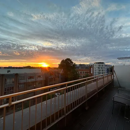 Spacious 2 Bedroom Penthouse Retreat Londra