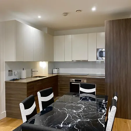 Appartamento Spacious 2 Bedroom Penthouse Retreat *