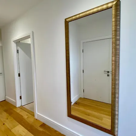 Spacious 2 Bedroom Penthouse Retreat Appartamento Londra