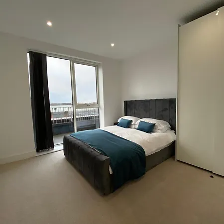 Spacious 2 Bedroom Penthouse Retreat *