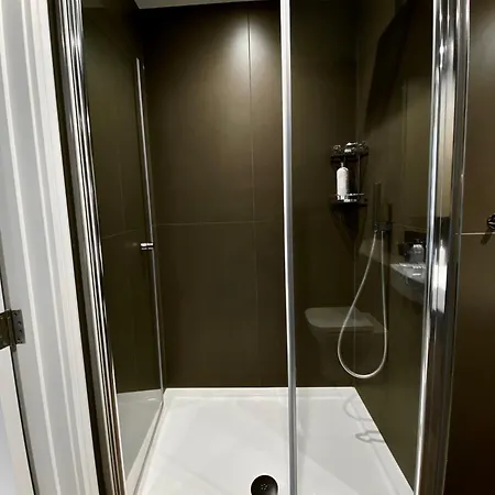 Spacious 2 Bedroom Penthouse Retreat Appartamento
