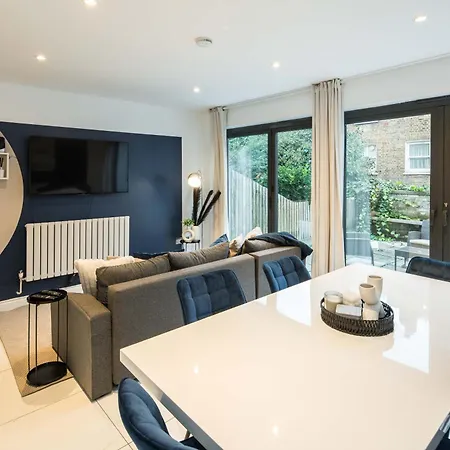 Holiday home Superb House Close To Little Venice London
