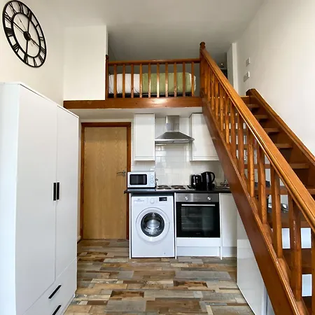 Modern Queenspark Apartment *