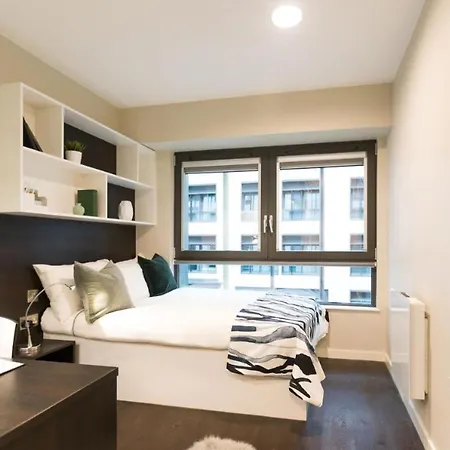 Apartment For Students Only Premium And 2 Bed At Chapter Old Street In *