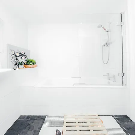 Privatunterkunft Double W/projector & Garden Hot Tub London