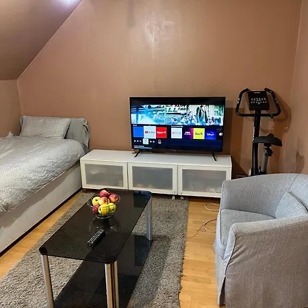 Homestay Wembley Serviced Apartment, 20mins From Central *