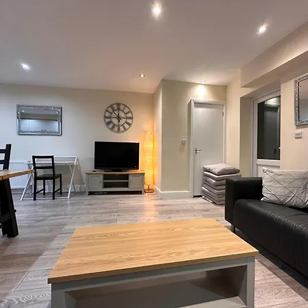 5 Bed 5 Bath / Brick Lane E1 *