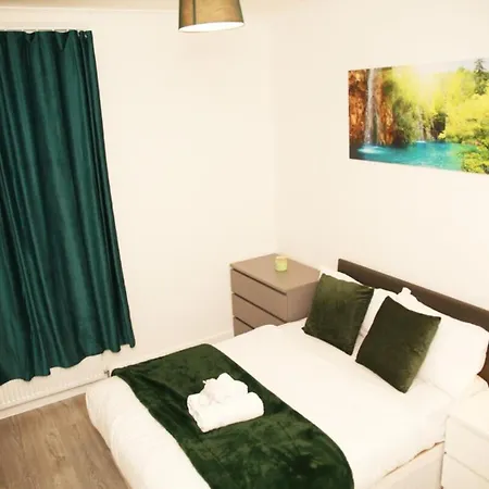 Cricklewood Deluxe Ensuite