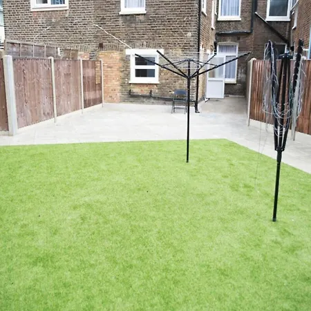 Cricklewood Deluxe Ensuite London