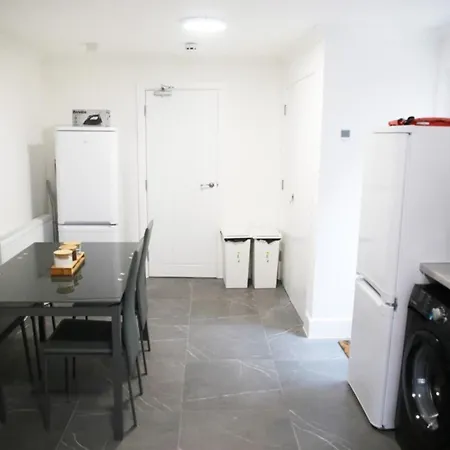 Cricklewood Deluxe Ensuite *