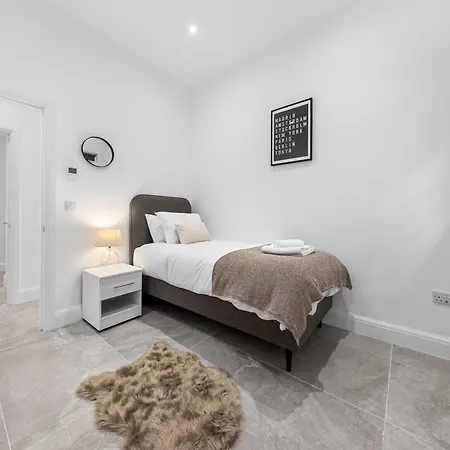 Sercasa - Woodside Park - North Finchley Apartment