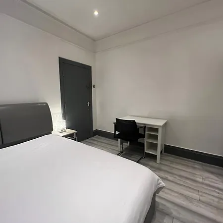 Guest house In Modernised Victorian House Croydon