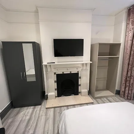 Guest house In Modernised Victorian House