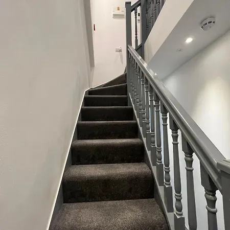 In Modernised Victorian House Guest house Croydon