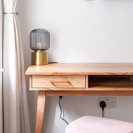 2 Bedroom In Covent Garden Sleeps 6 * 런던