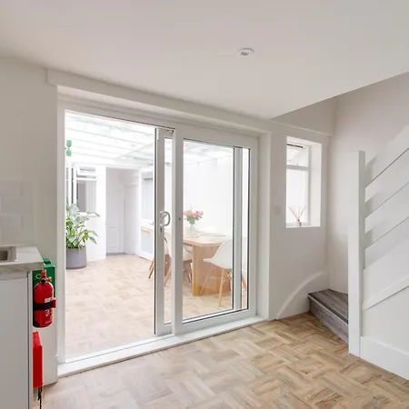 2 Bedroom In Covent Garden Sleeps 6 *