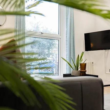 One And Two Bedroom Near Holloway Train Station By Belvilla Apartment