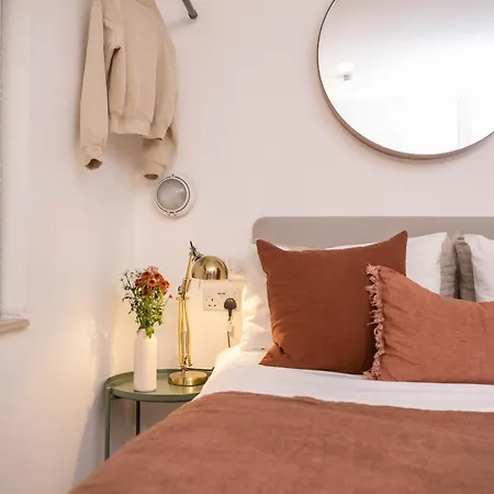 The Luxury Hotel London