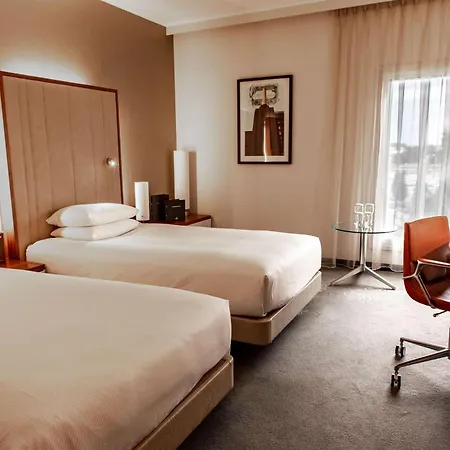 Hilton London Heathrow Airport Terminal 5 4* Hillingdon