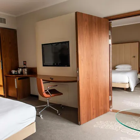 Hilton London Heathrow Airport Terminal 5 Hotel 4*