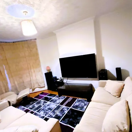 Edwardian 4 Bedrooms With 4 Bathrooms Townhouse, Next To Underground, Accommodates 10 People Casa de Férias *