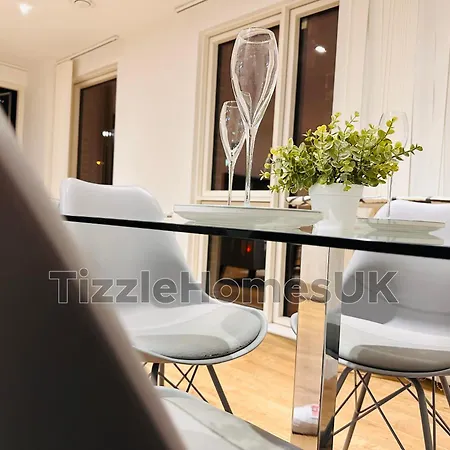 Tizzlehomesuk Apartment *