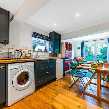 Garden With Parking * London