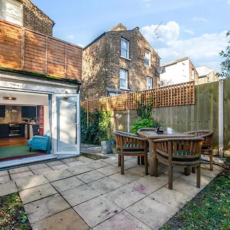 Garden With Parking * London
