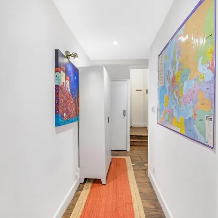 Garden With Parking Apartment London
