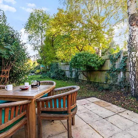 Garden With Parking * London